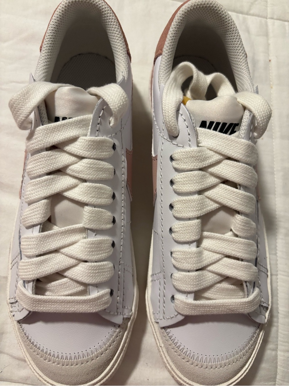 Nike women White and Light Pink Low-Top Sneakers